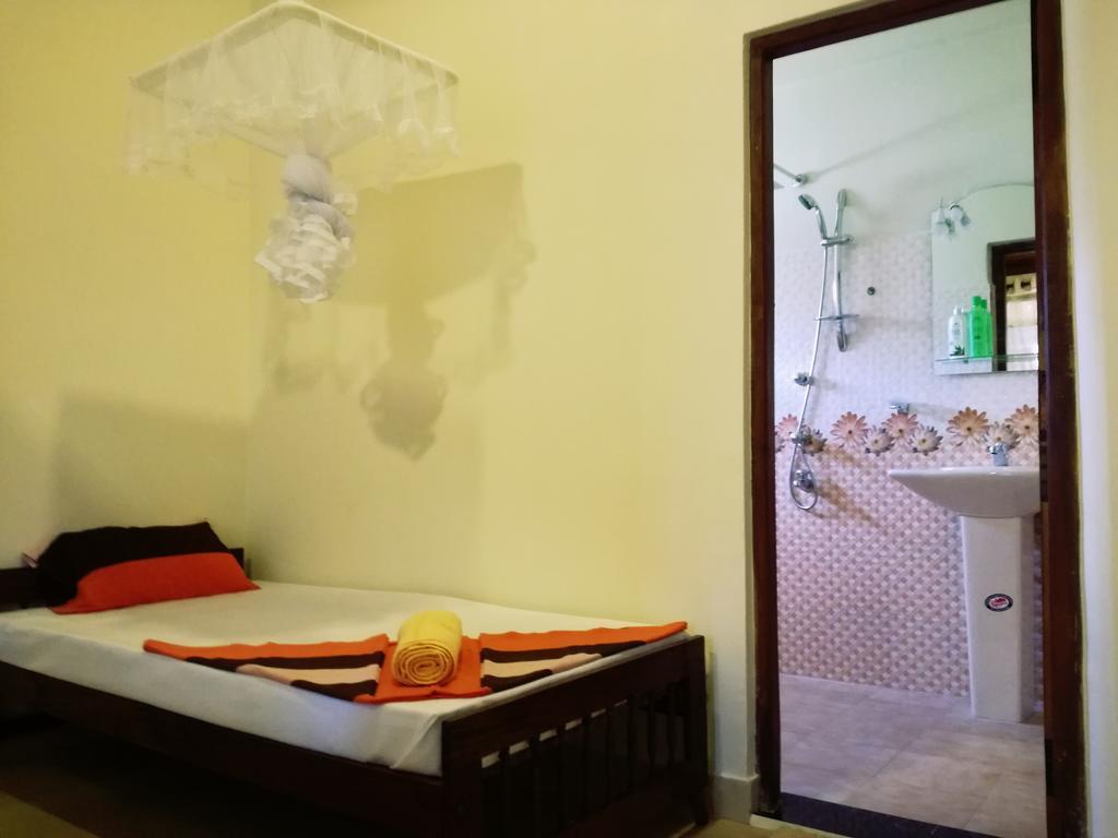 Golden Beach Rest Otel Tangalle Dış mekan fotoğraf