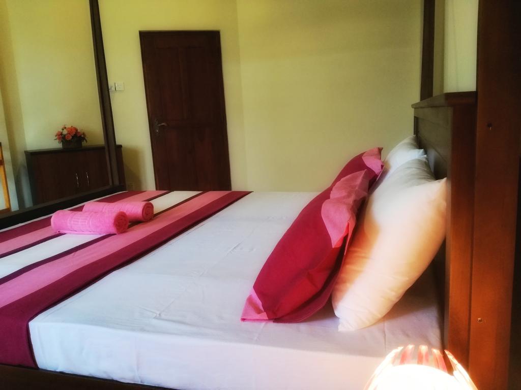 Golden Beach Rest Otel Tangalle Dış mekan fotoğraf